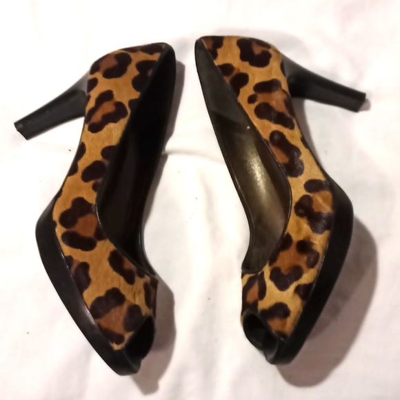 Woman's Stuart Weitzman Cheetah Print Heels Sz:7M - Picture 3 of 8